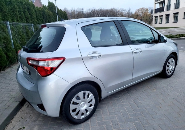 Toyota Yaris cena 38500 przebieg: 120292, rok produkcji 2017 z Biskupiec małe 106